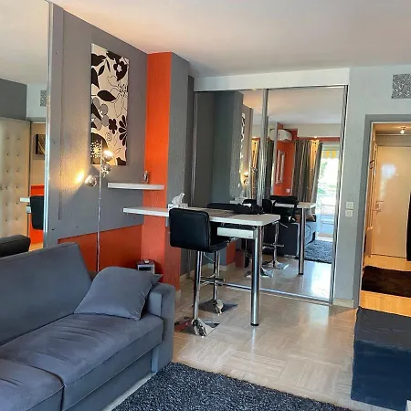Apartament Marina Baie Des Anges, Pieds Dans L'eau *